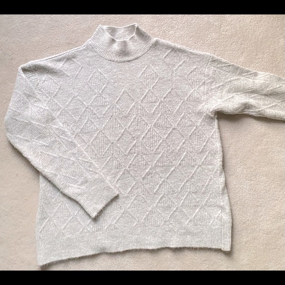 Hi I am selling S size beige colour turtleneck sweater! - Picture 1 of 1